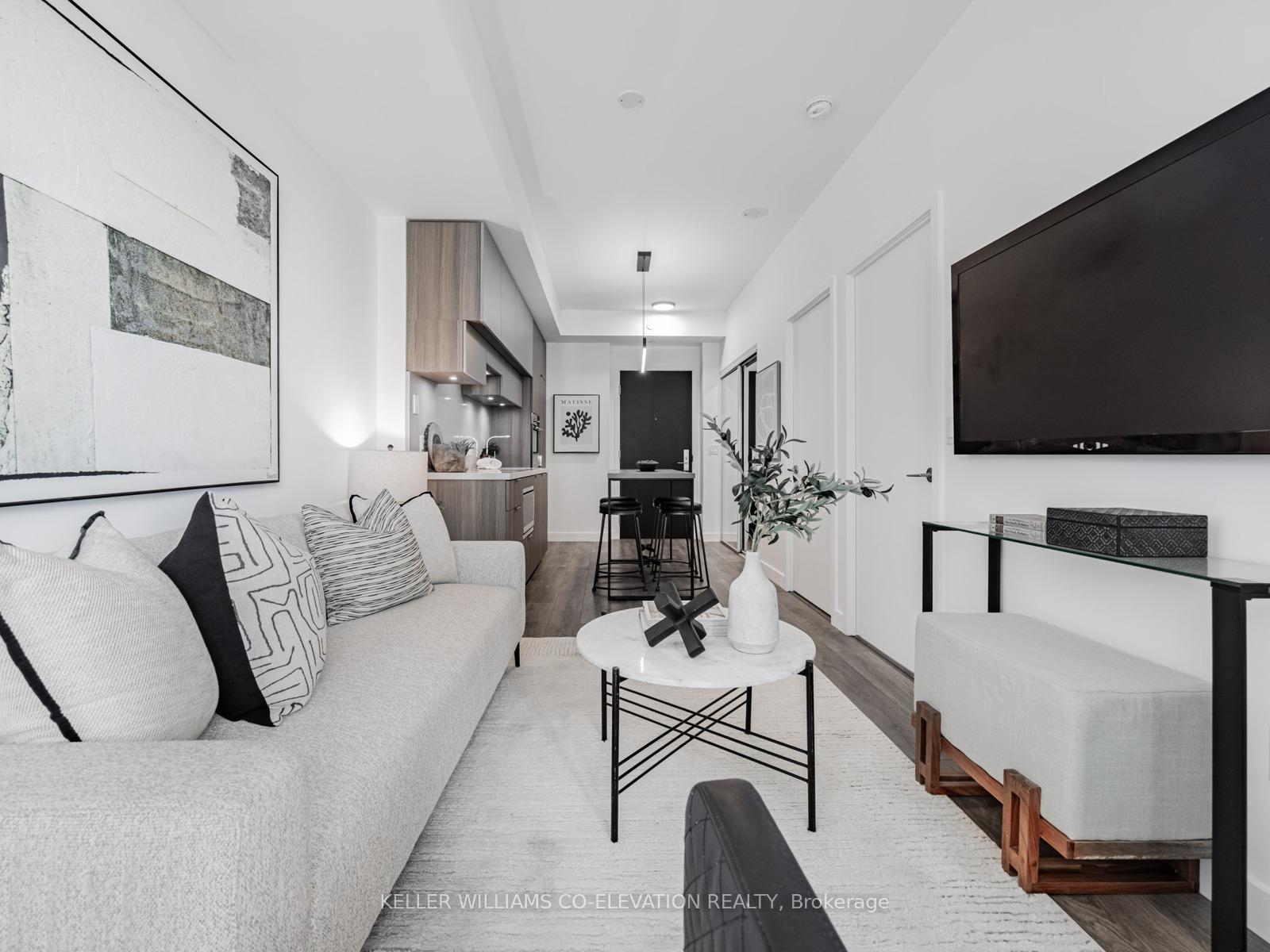 1 Bedroom Condo at 8 Eglinton,  Toronto For sale