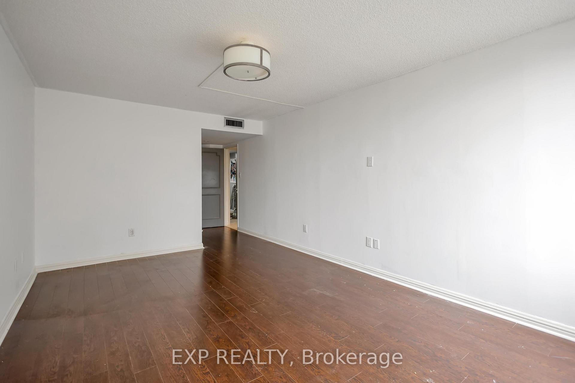 2 Bedrooms Condo at 900 Yonge, Toronto For sale
