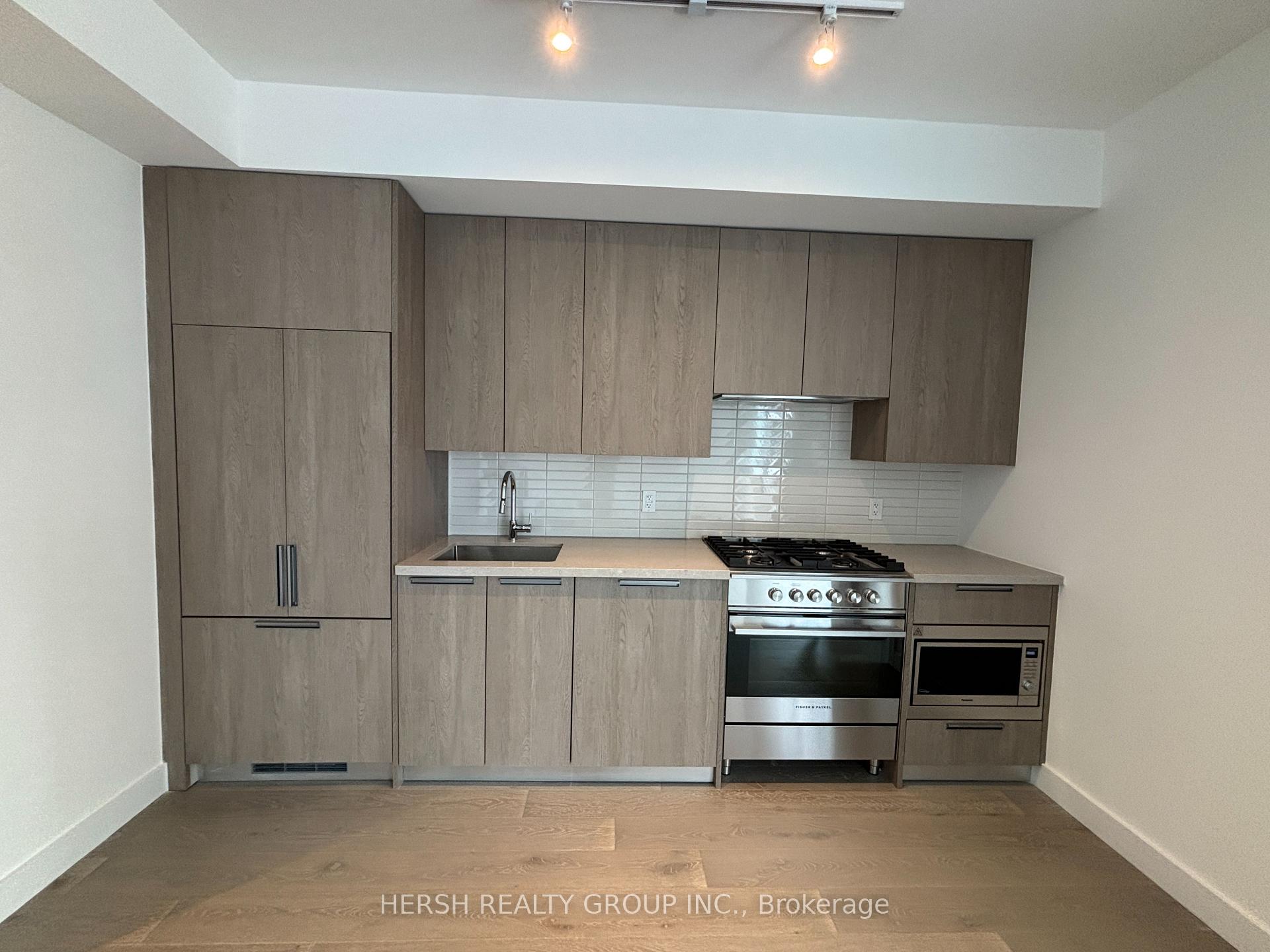 2 Bedrooms Condo at 160 Kingsway, Toronto For sale