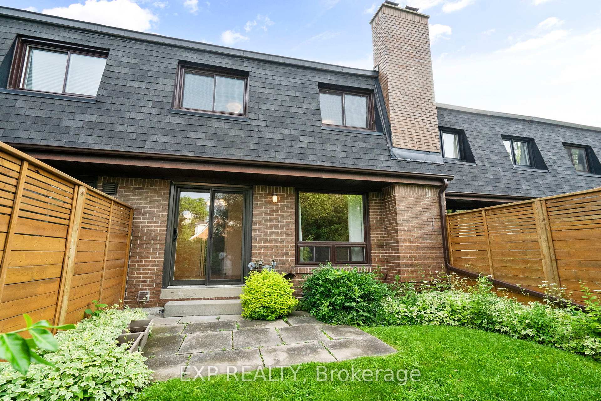 3 Bedrooms Condo at 108 Flaming Rose, Toronto For sale
