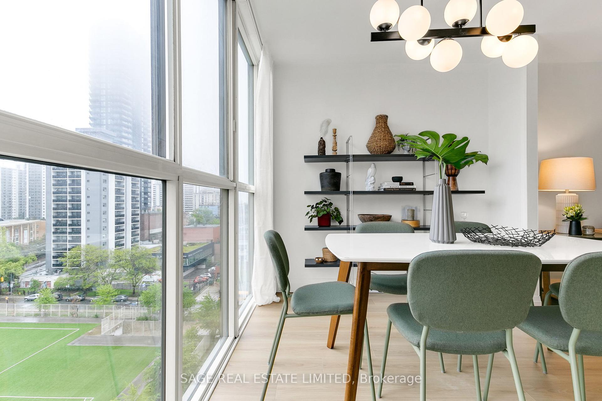 2 Bedrooms Condo at 15 Maitland, Toronto For sale