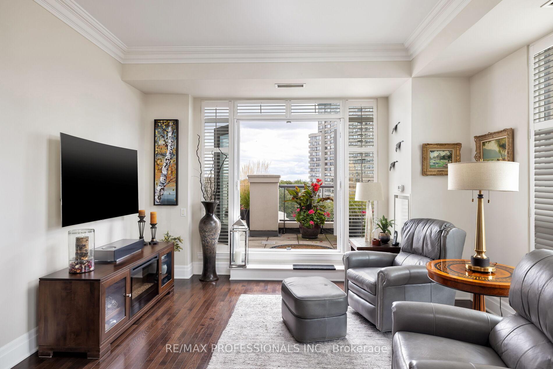 3 Bedrooms Condo at 9 Burnhamthorpe, Toronto For sale