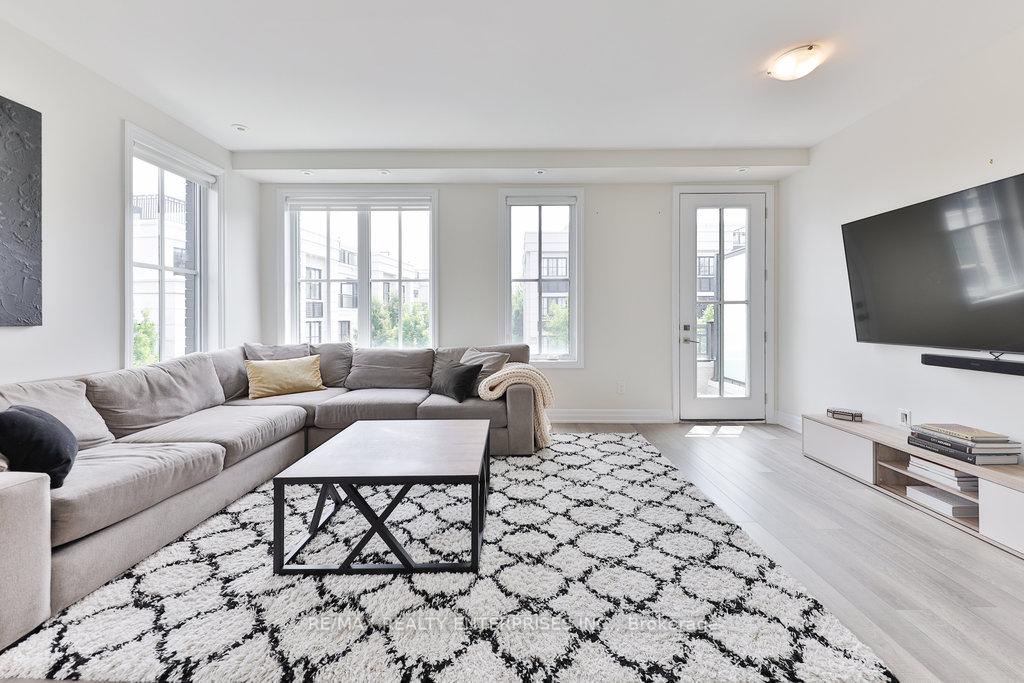 2 Bedrooms Condo at 657 Cricklewood, Mississauga For sale