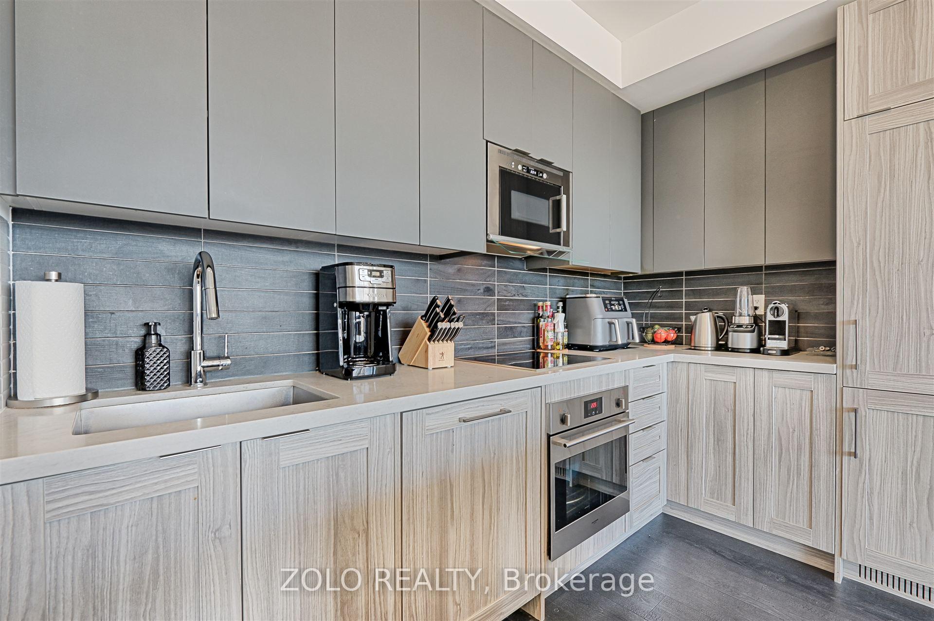 2 Bedrooms Condo at 2908 highway 7,  Vaughan For sale