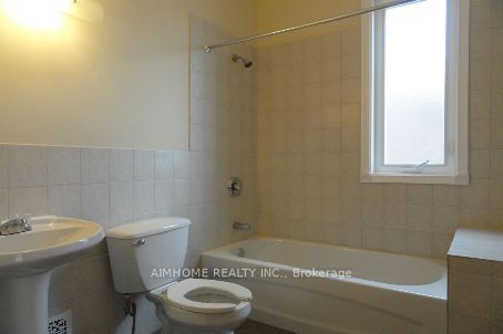 598 Bathurst Street