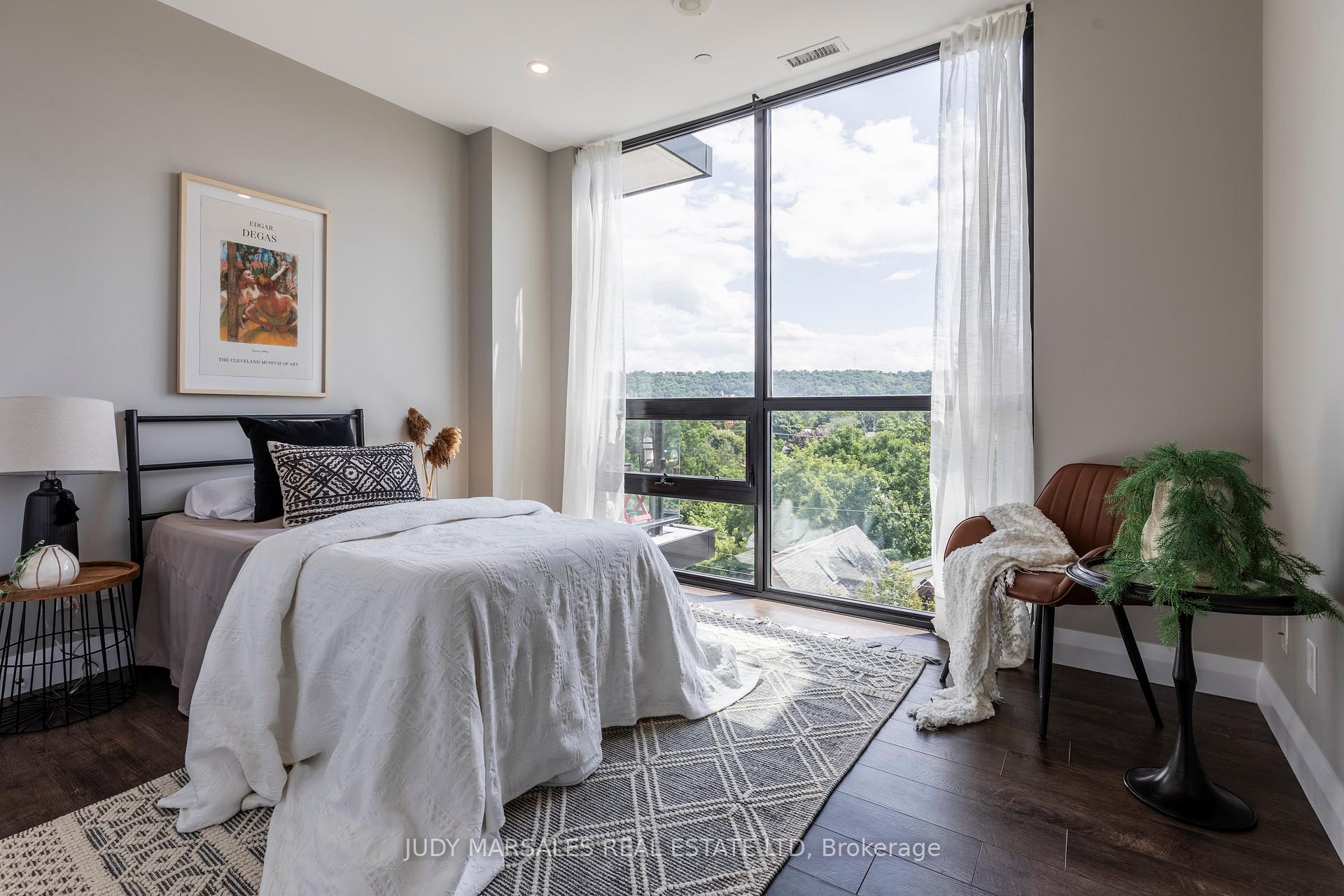 2 Bedrooms Condo at 101 Locke,  Hamilton For sale