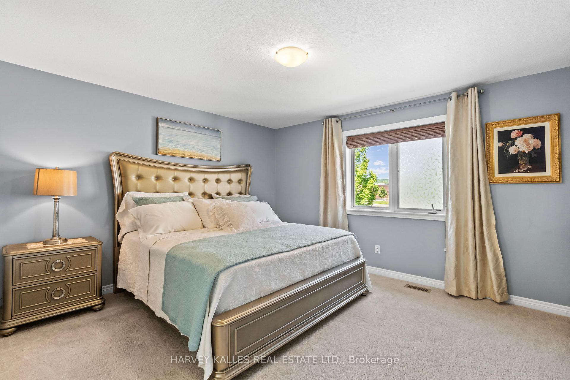 3 Bedrooms Condo at 3003 Glover, Burlington For sale