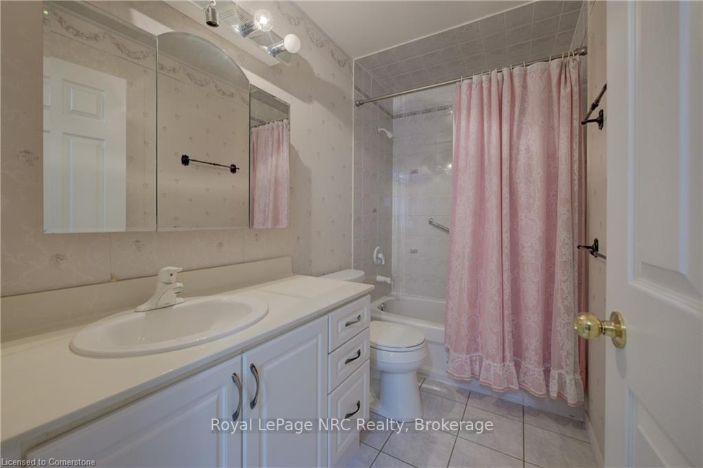 3 Bedrooms Condo at 120 Beddoe, Hamilton For sale