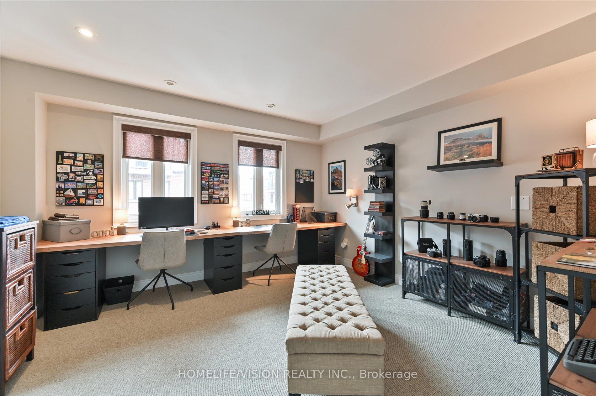 4 Bedrooms Condo at 2 Agar, Vaughan For sale