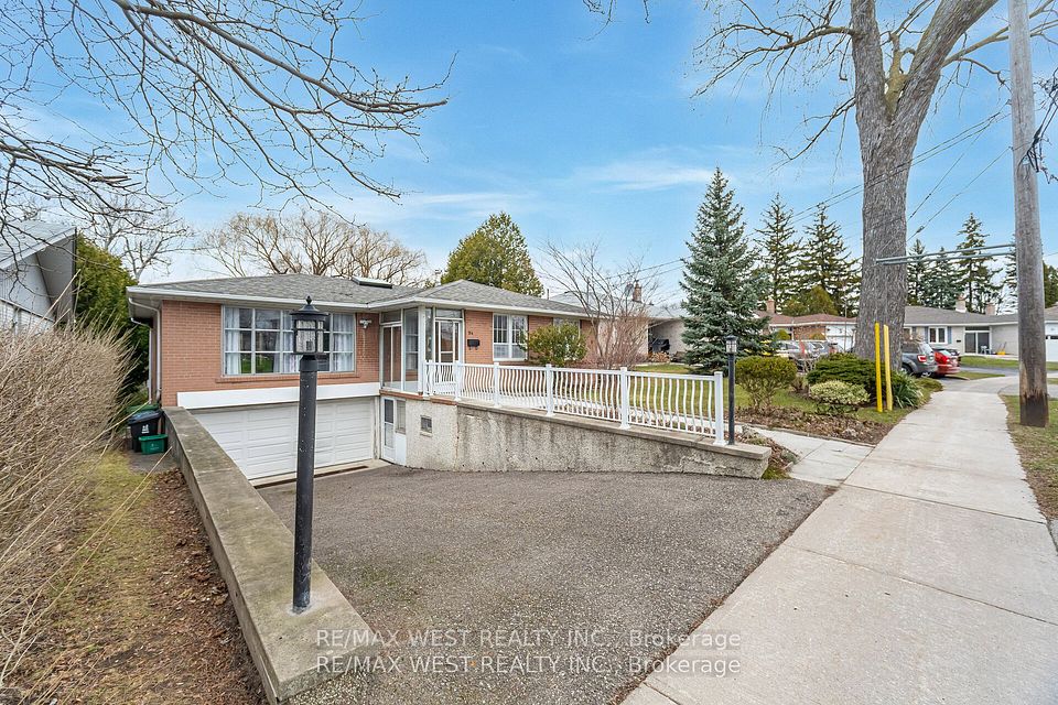 94 Windhill Crescent, Toronto, ON M9M 1Y4