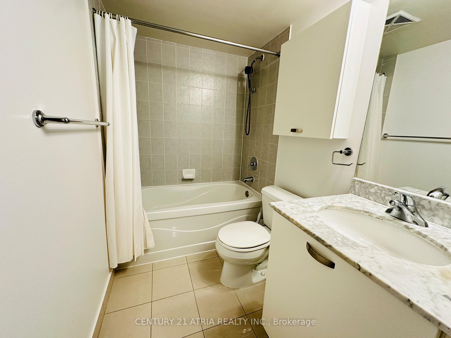 2 Bedrooms Condo at 37 Grosvenor,  Toronto For sale