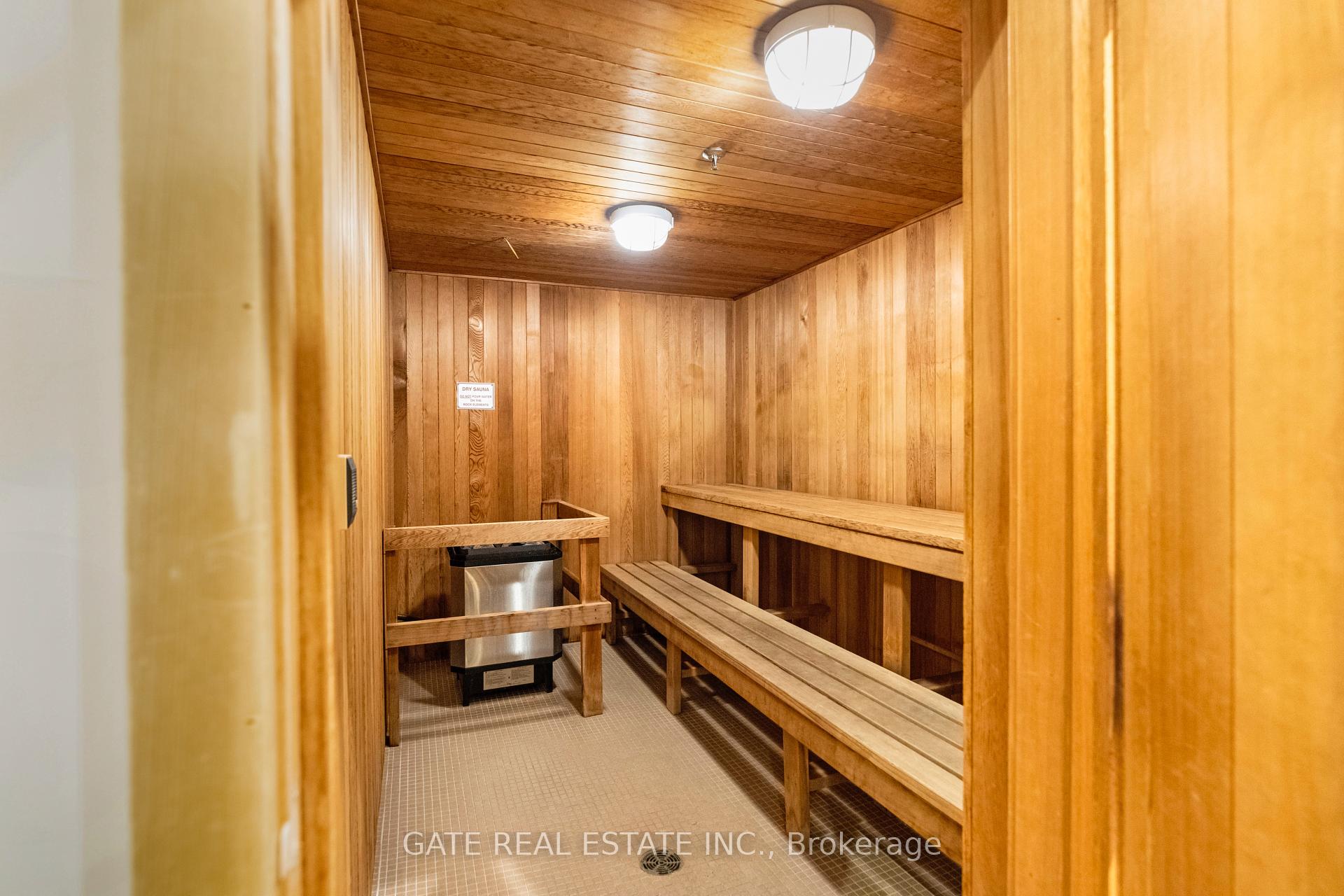 2 Bedrooms Condo at 38 Fontenay, Toronto For sale