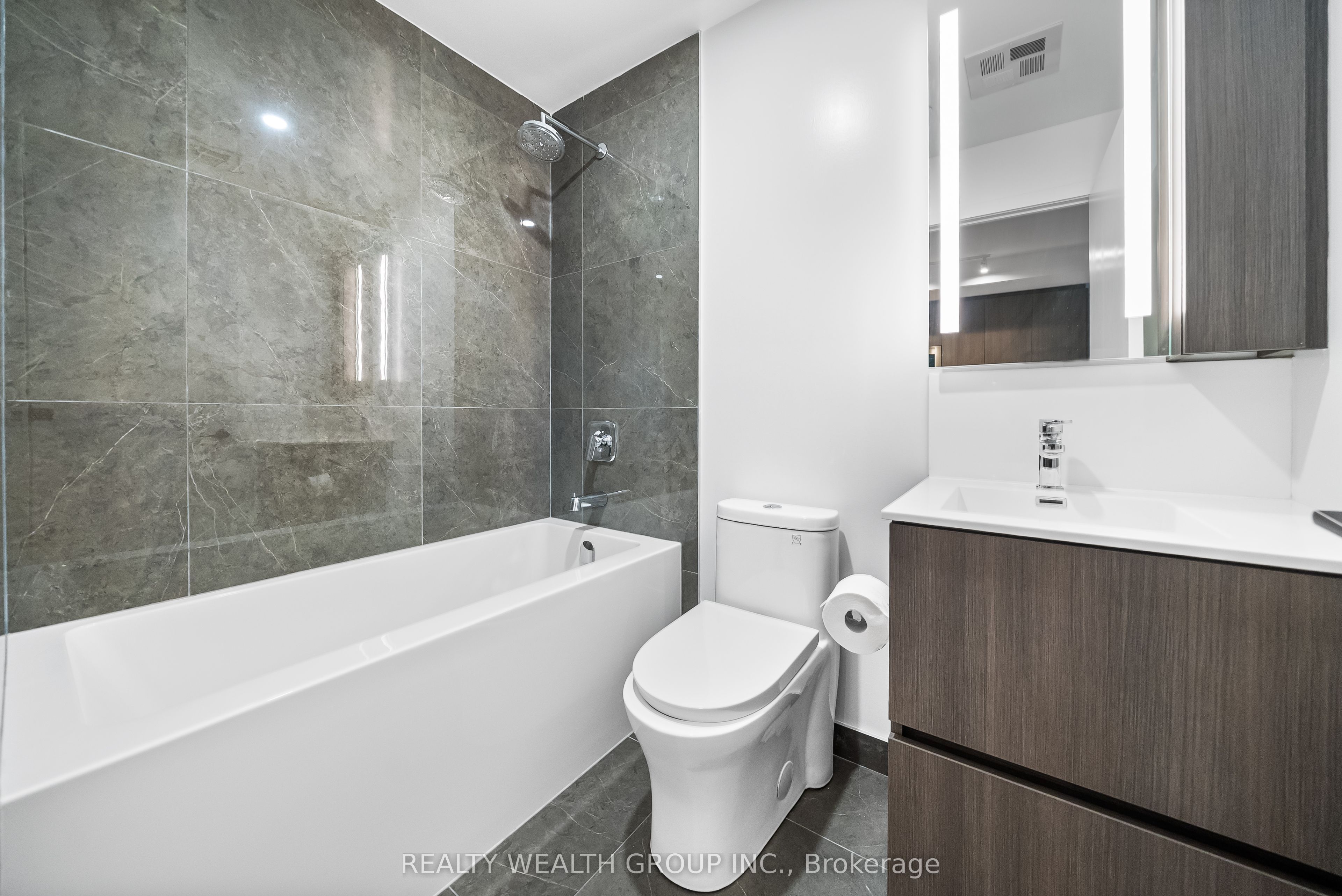 215 LAKESHORE Road W, #208