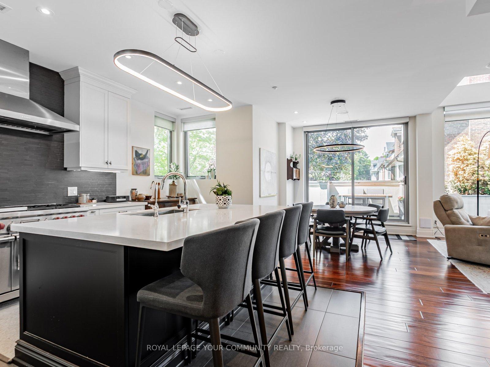 3 Bedrooms Condo at 1 Rainsford, Toronto For sale