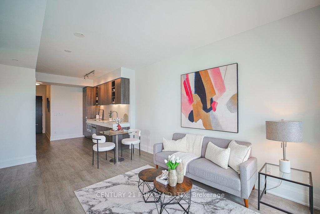 2 Bedrooms Condo at 101 Erskine, Toronto For sale
