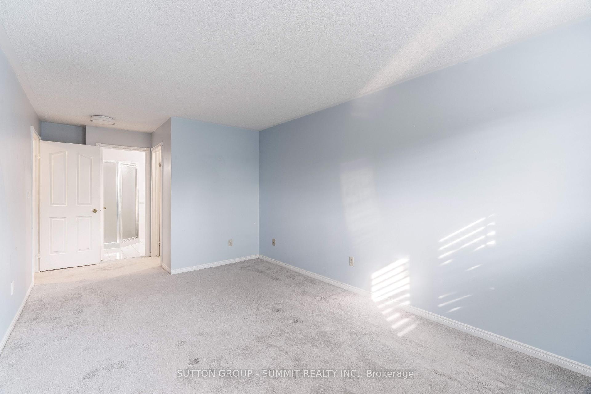 2 Bedrooms Condo at 3050 Pinemeadow, Burlington For sale