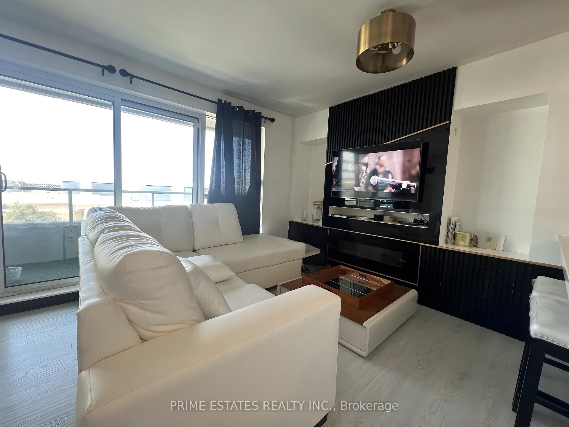 2 Bedrooms Condo at 70 Town Centre,  Toronto For sale