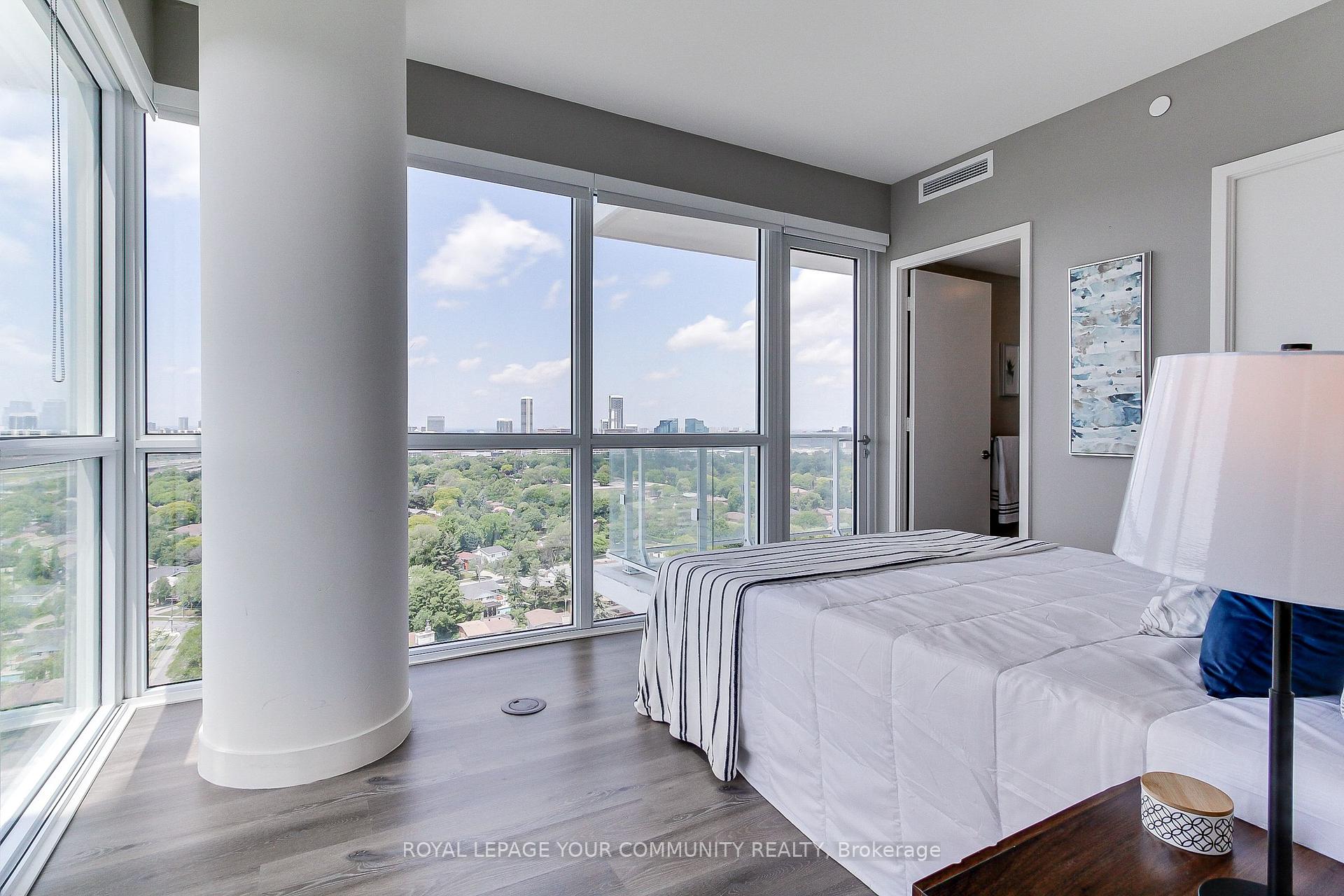 2 Bedrooms Condo at 10 Deerlick, Toronto For sale