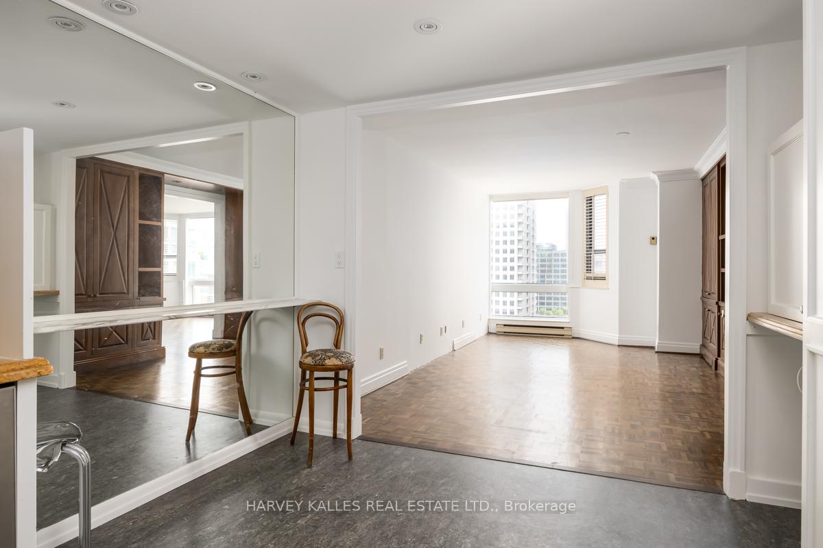 2 Bedrooms Condo at 1166 Bay, Toronto For sale