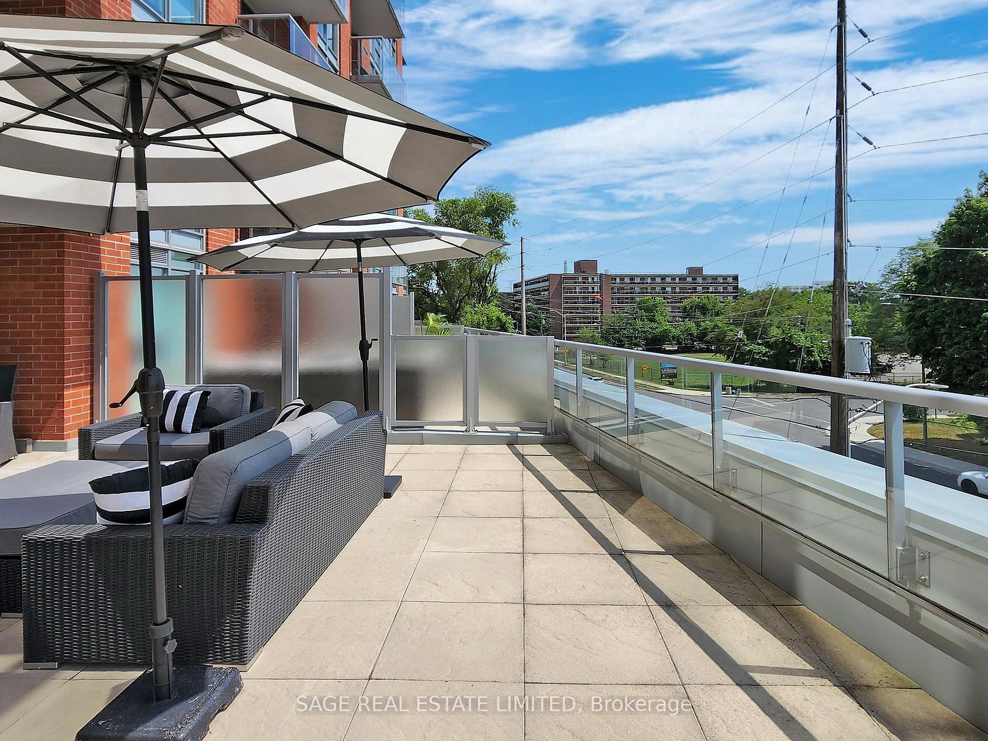 2 Bedrooms Condo at 551 Maple, Burlington For sale