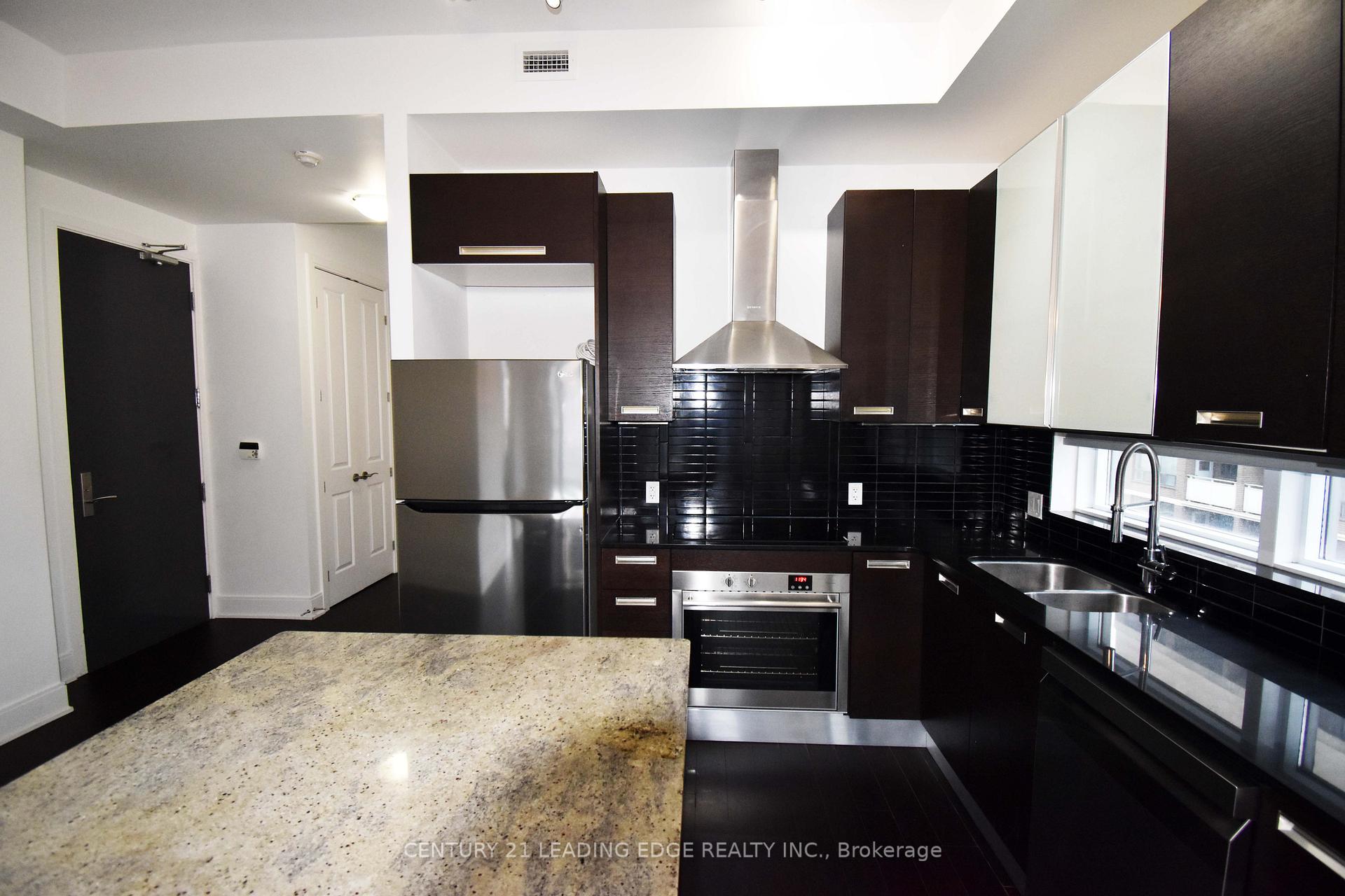 2 Bedrooms Condo at 21 BALMUTO, Toronto For sale