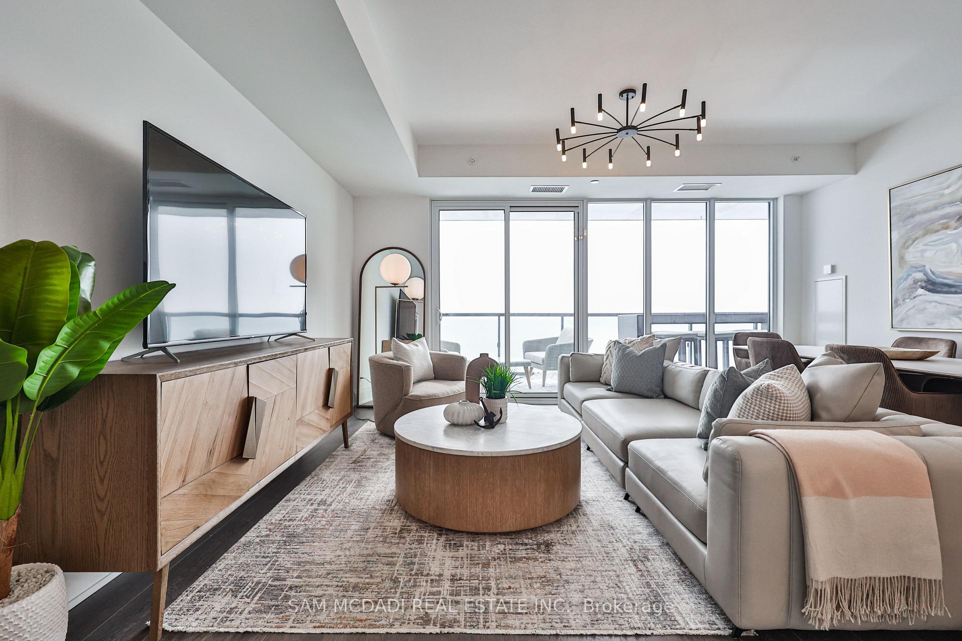 3 Bedrooms Condo at 370 Martha, Burlington For sale