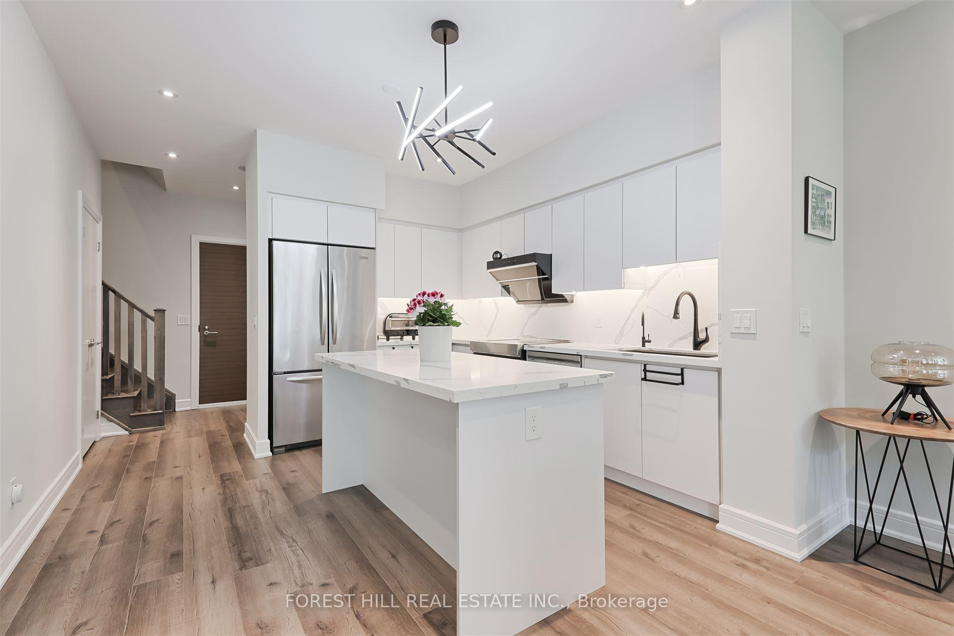 4 Bedrooms Condo at 35 Brian Peck, Toronto For sale