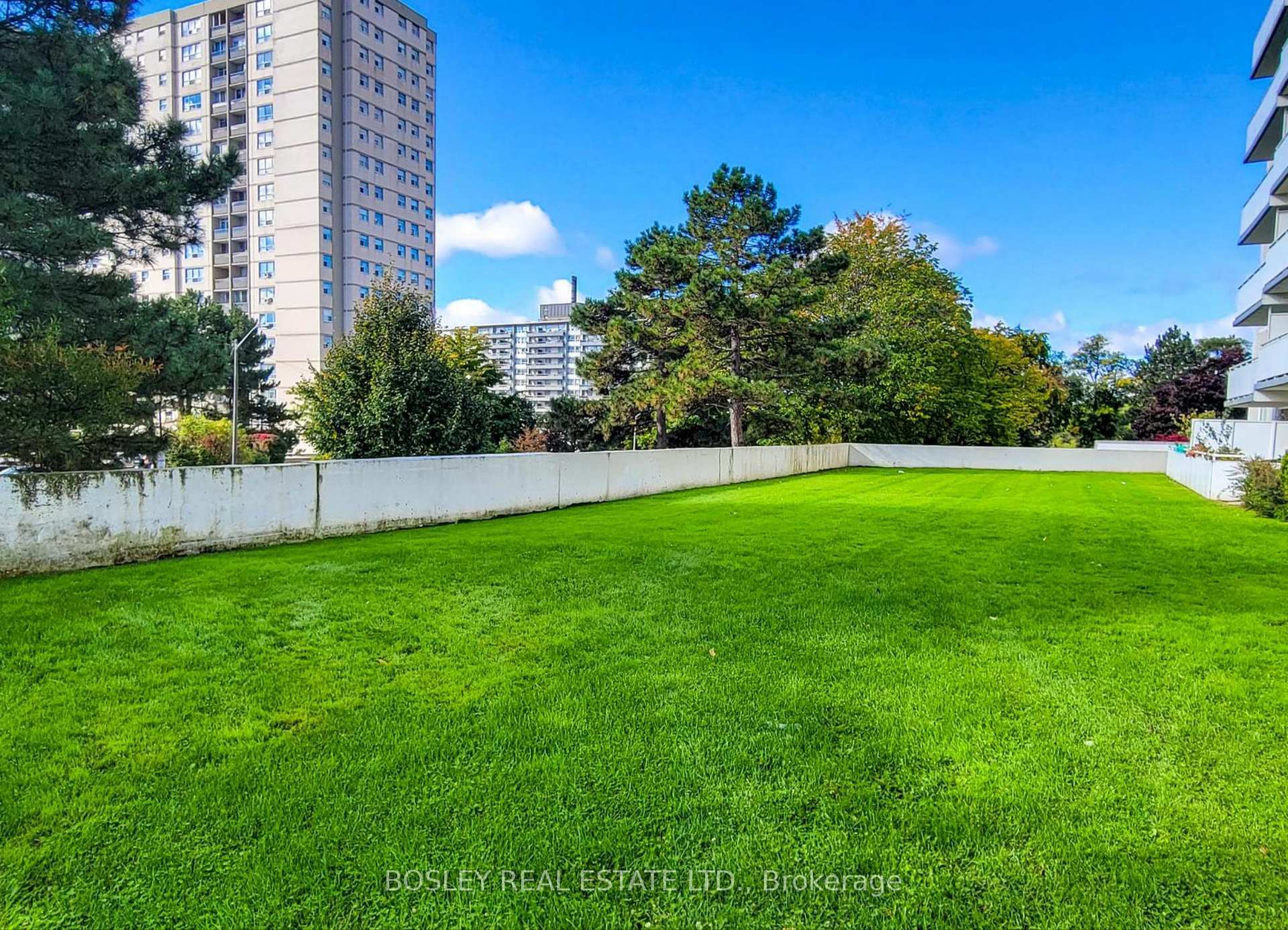 2 Bedrooms Condo at 10 Parkway Forest, Toronto For sale