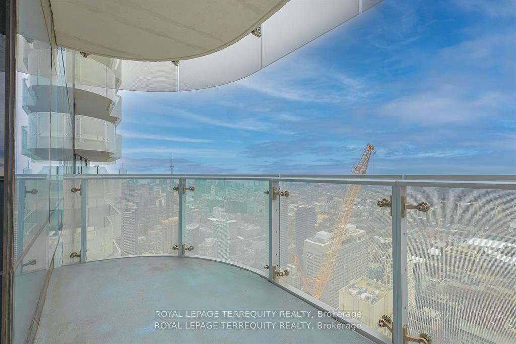 2 Bedrooms Condo at 1 Bloor, Toronto For sale