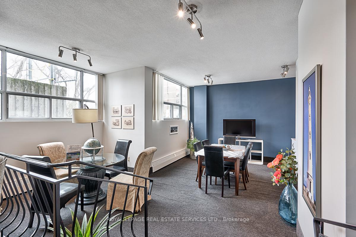 2 Bedrooms Condo at 2263 Marine, Oakville For sale