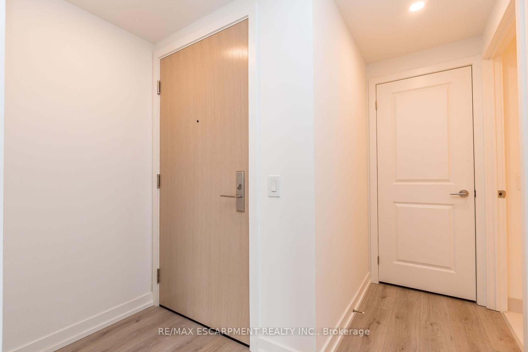 2 Bedrooms Condo at 395 Bloor, Toronto For sale