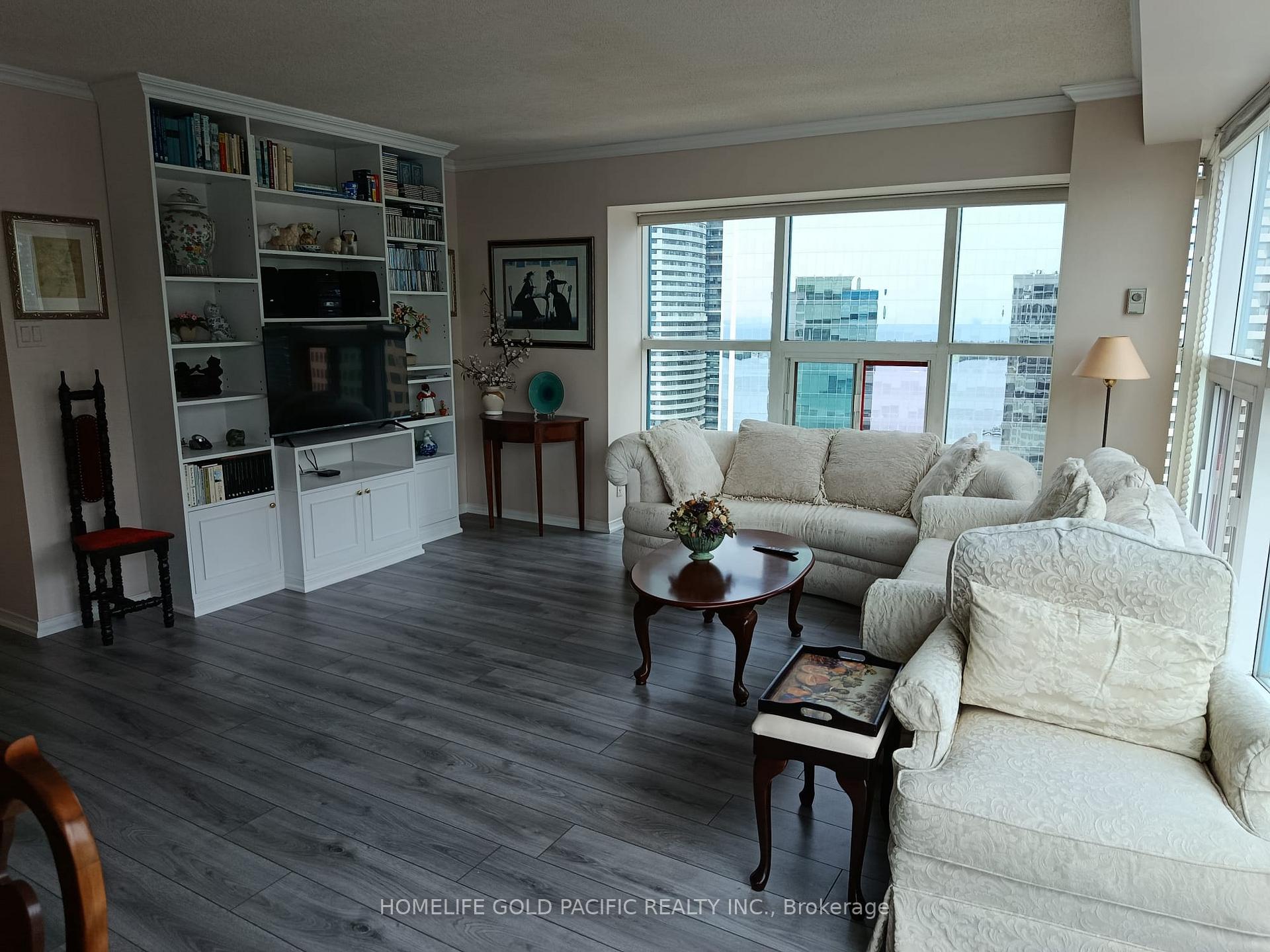 2 Bedrooms Condo at 77 Harbour, Toronto For sale