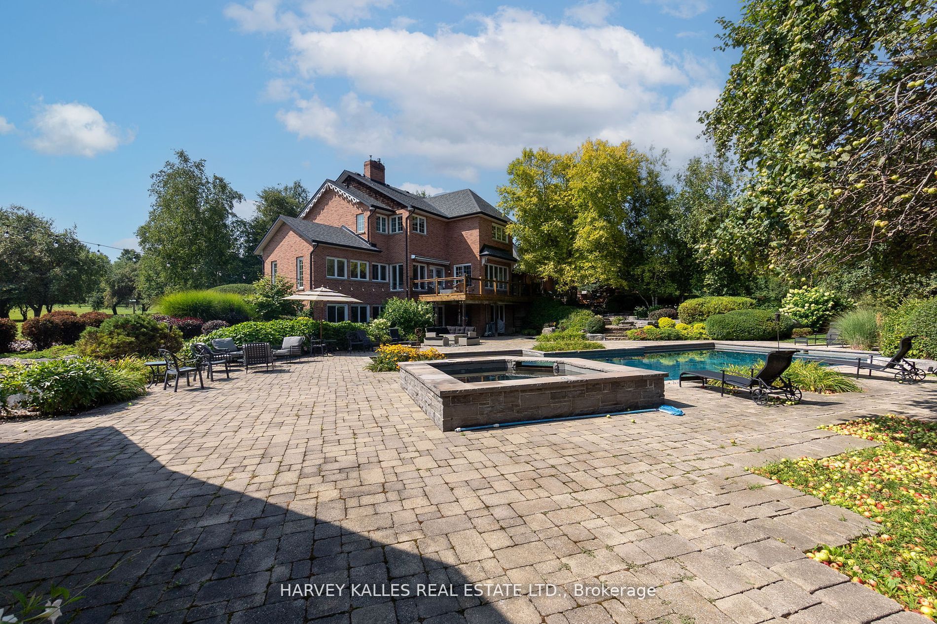 3 Rutland Hill Court