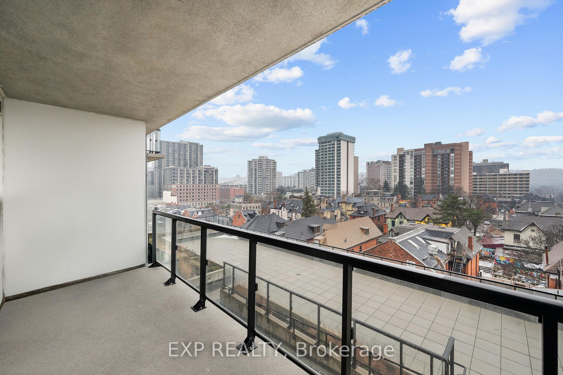 2 Bedrooms Condo at 15 Queen, Hamilton For sale