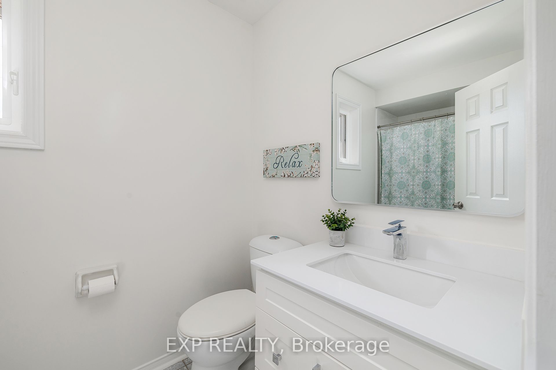 172 Queen Street W