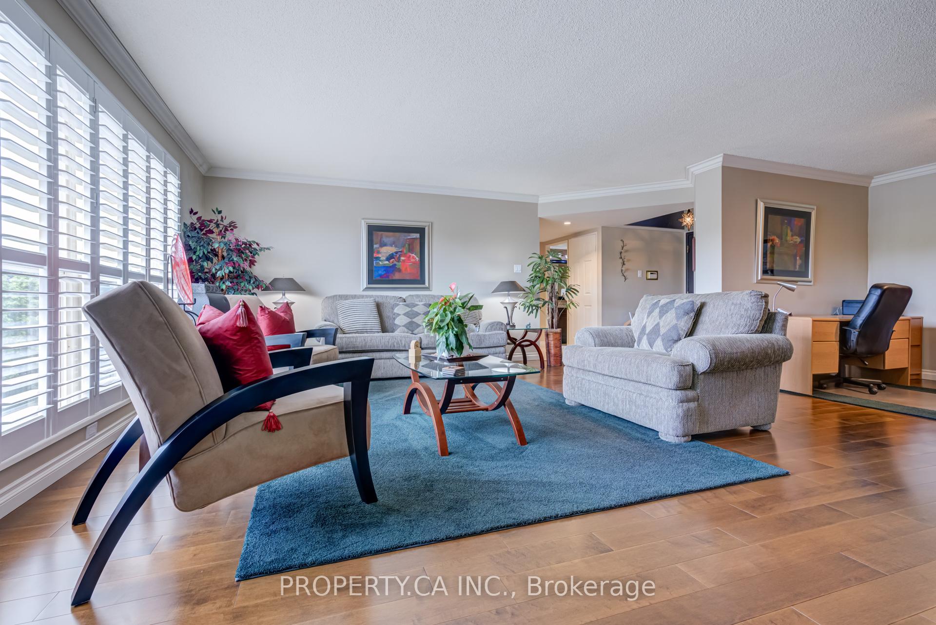 3 Bedrooms Condo at 1700 The Collegeway, Mississauga For sale