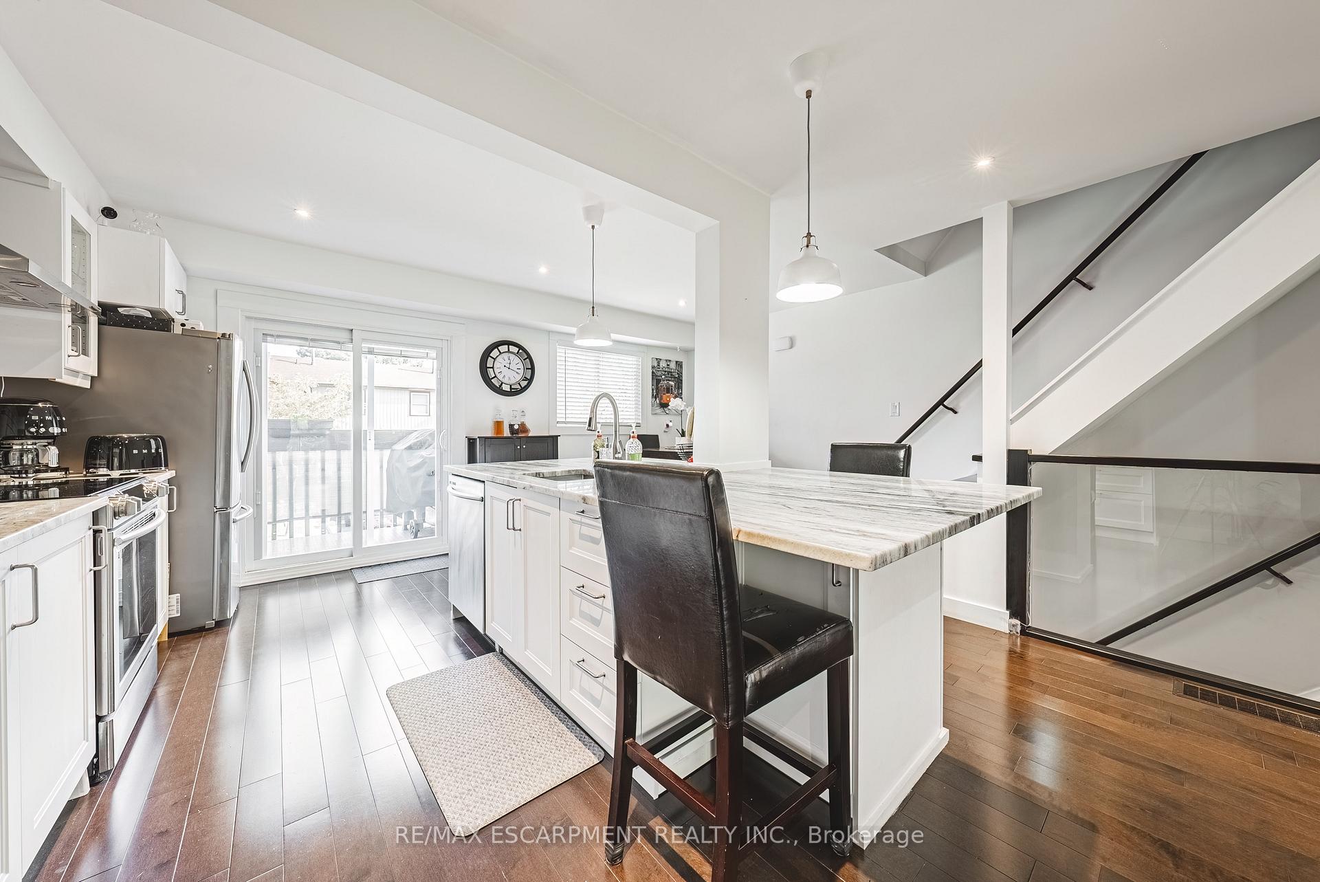 3 Bedrooms Condo at 1155 Paramount, Hamilton For sale