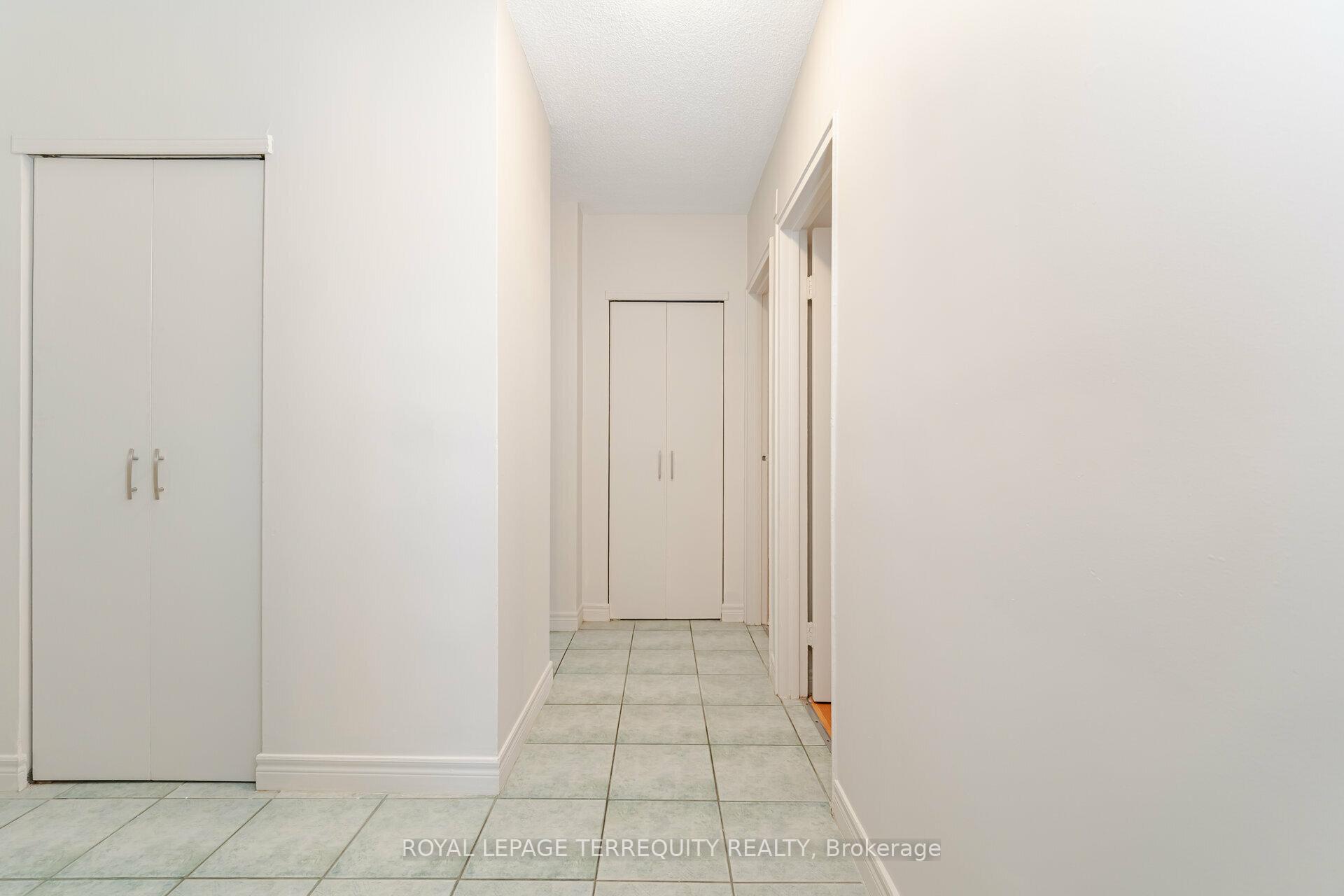 2 Bedrooms Condo at 81 Charlton, Hamilton For sale