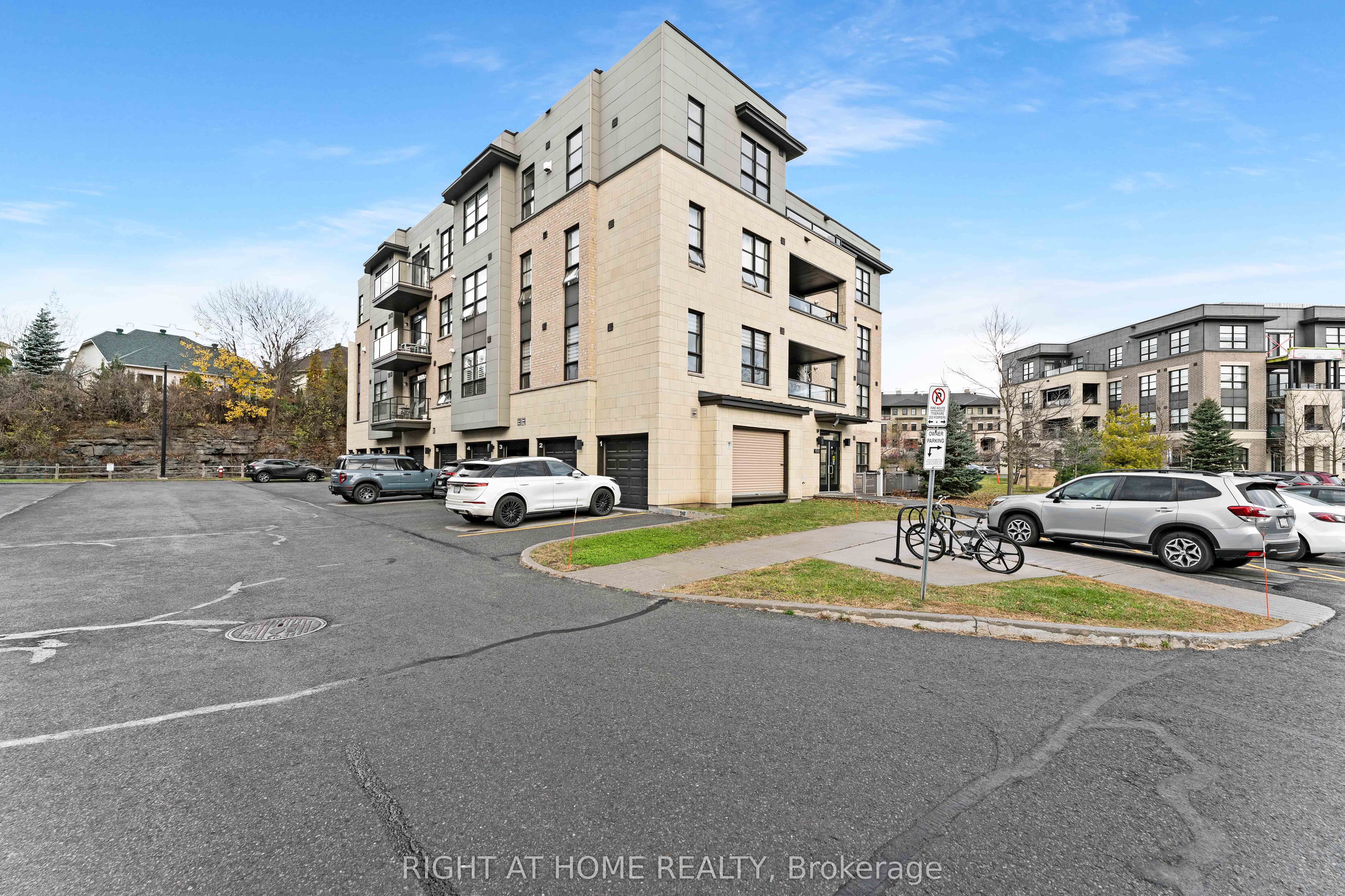 #403 - 100 Montblanc Pvt, OrleansConventGlenandArea, ON K1C 0B3