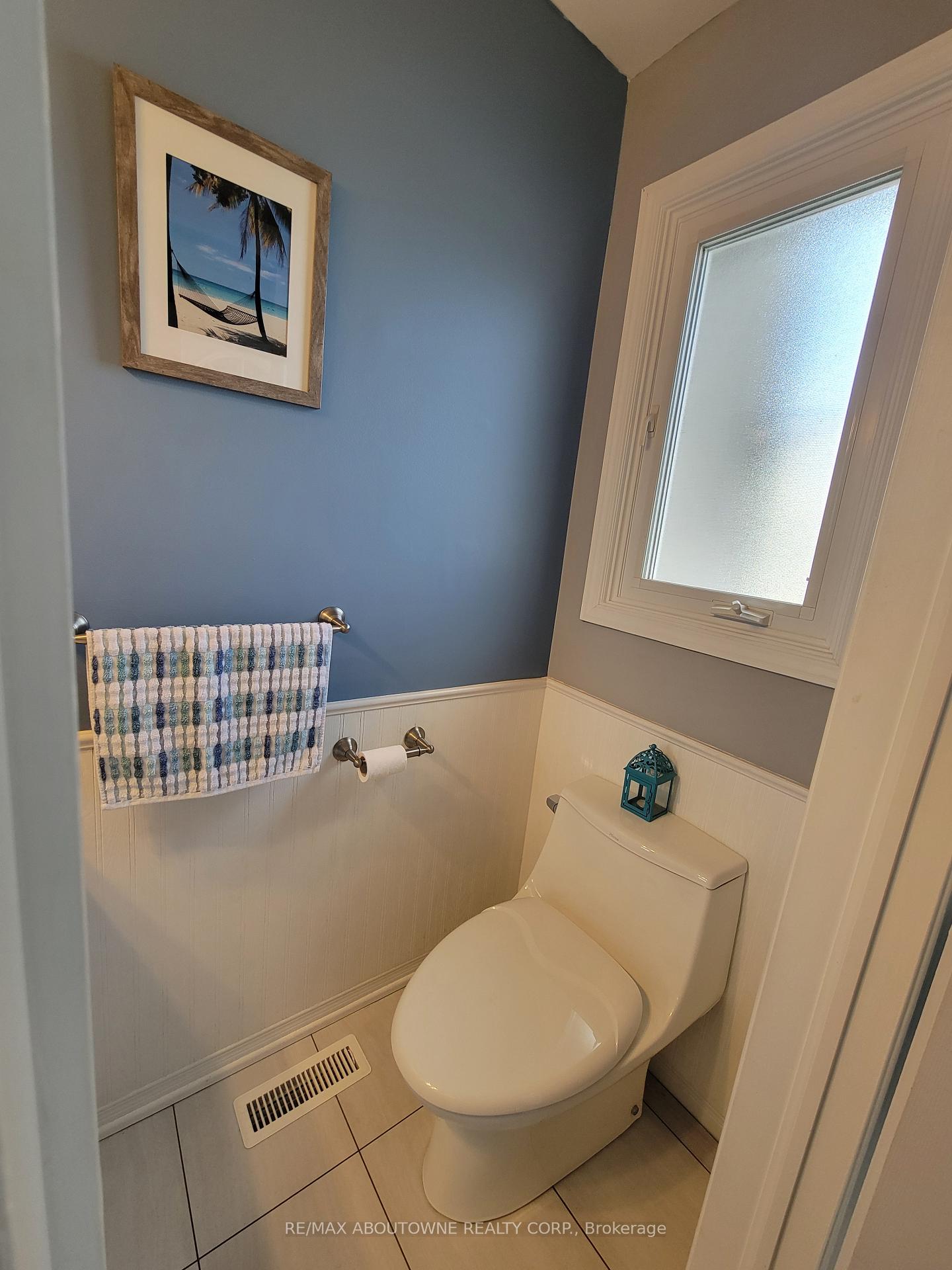 3 Bedrooms Condo at 1 Royalwood, Hamilton For sale