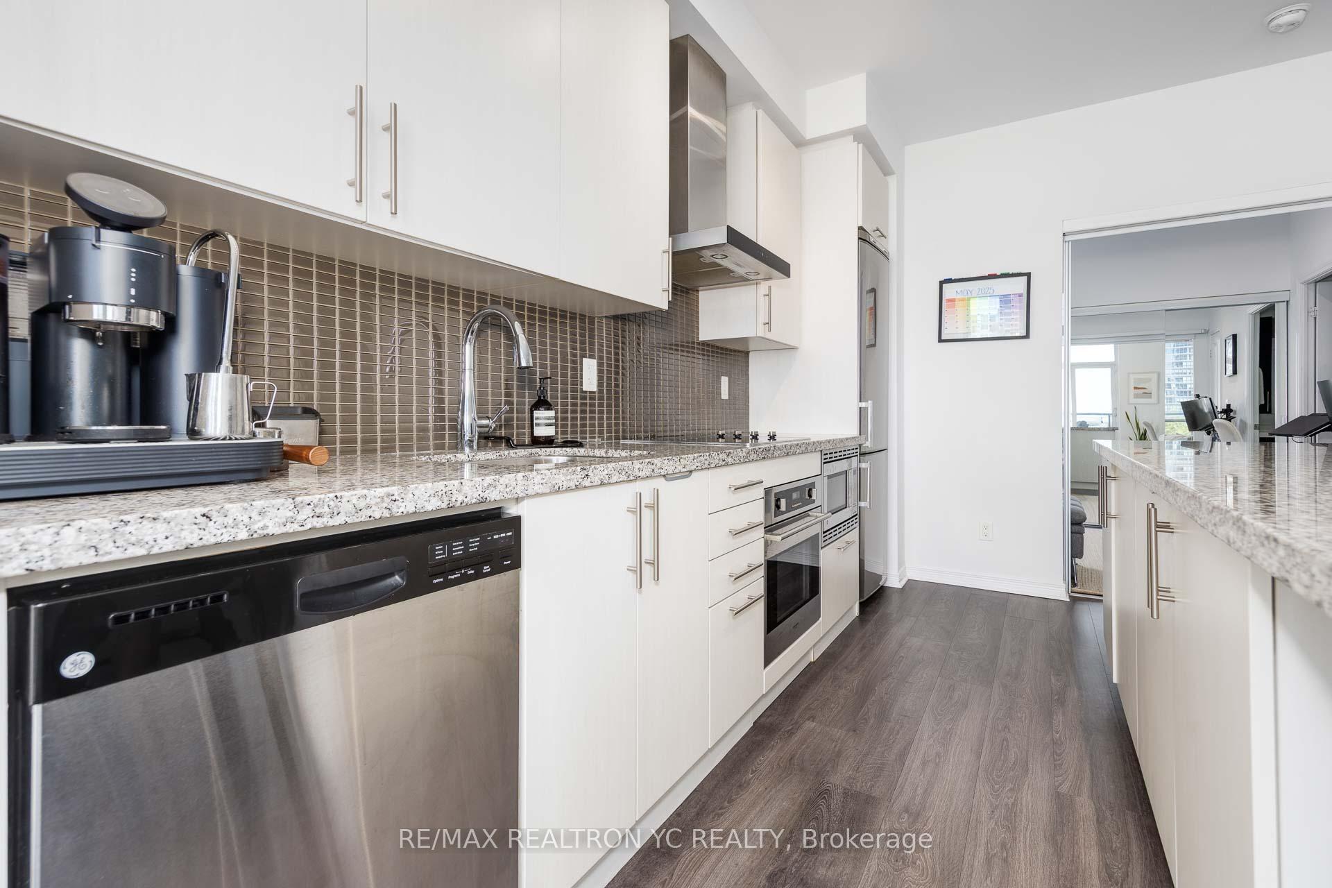 2 Bedrooms Condo at 352 Front, Toronto For sale