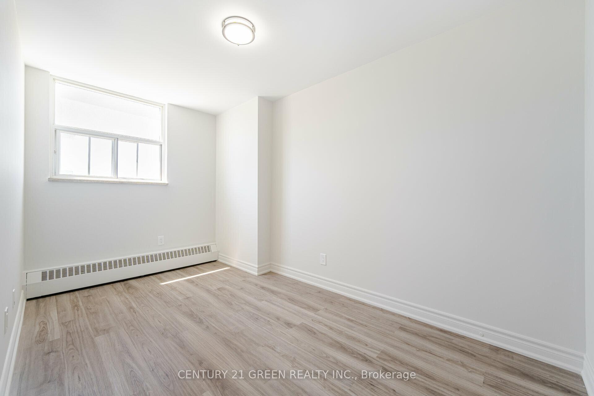 4 Bedrooms Condo at 5 Parkway Forest,  Toronto For sale