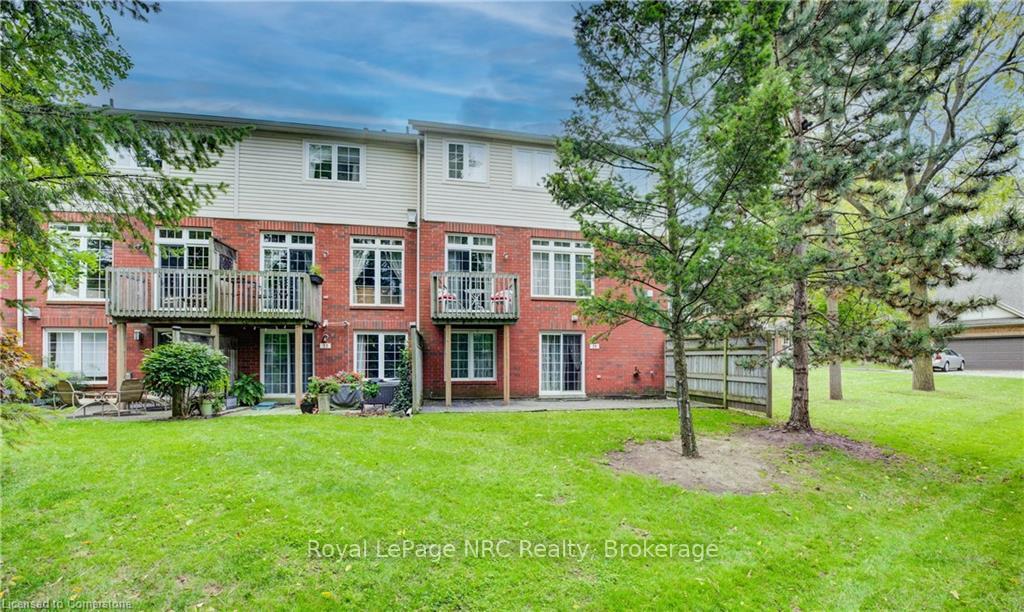 3 Bedrooms Condo at 120 Beddoe, Hamilton For sale