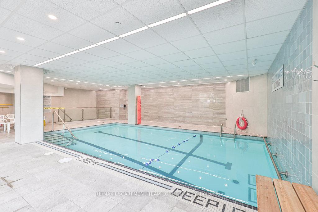 2 Bedrooms Condo at 2511 Lakeshore, Oakville For sale