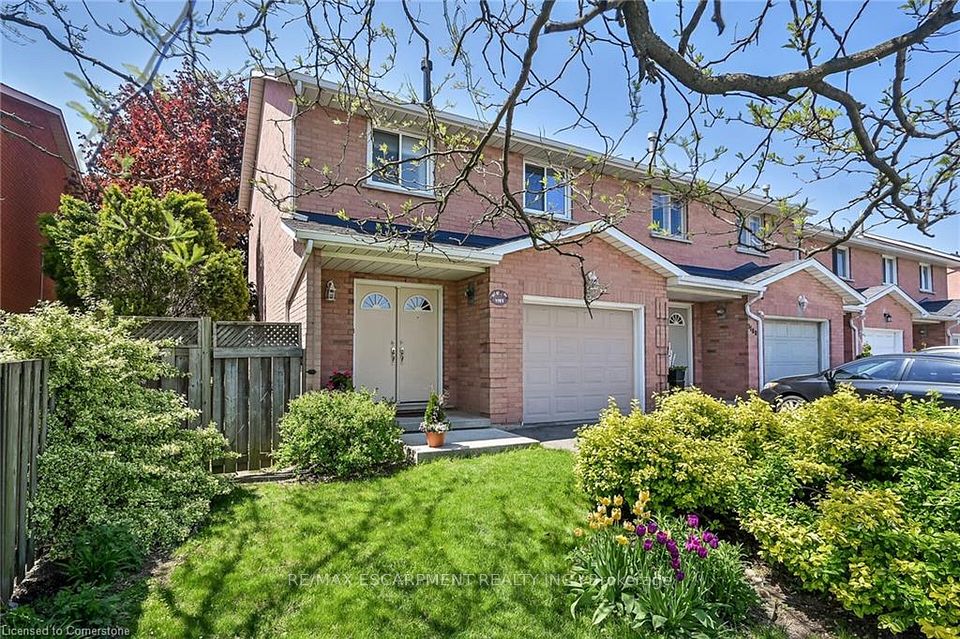 1182 Upper Wentworth