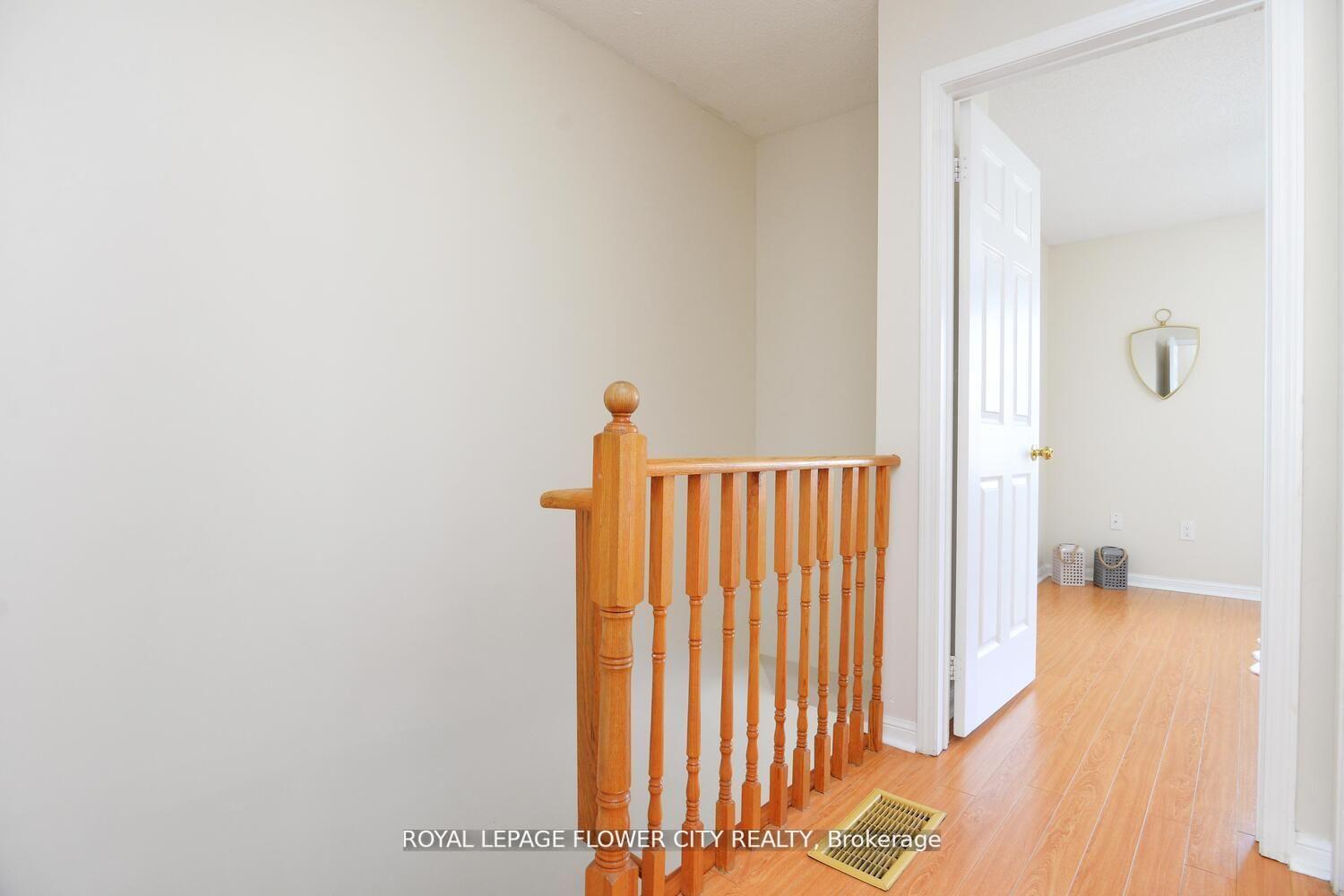 3 Bedrooms Condo at 4950 Rathkeale,  Mississauga For sale