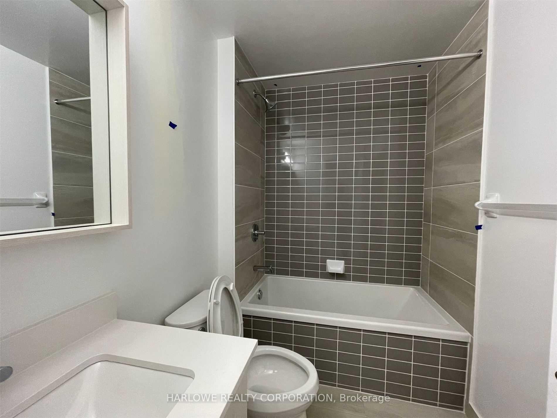 2 Bedrooms Condo at 4655 Metcalfe,  Mississauga For sale