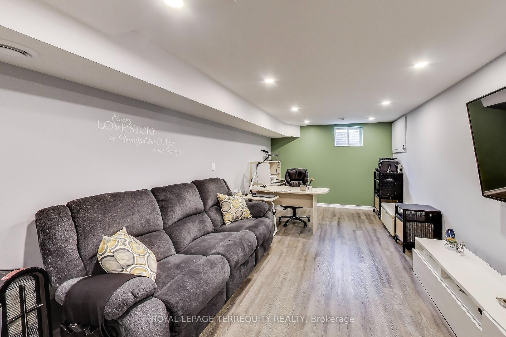 3 Bedrooms Condo at 2020 South Millway, Mississauga For sale