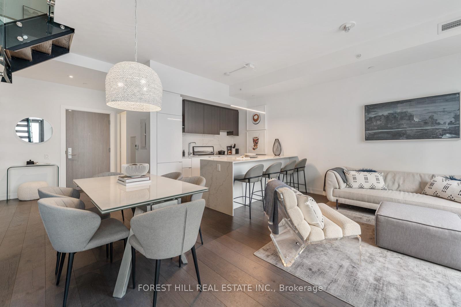 2 Bedrooms Condo at 161 Roehampton, Toronto For sale