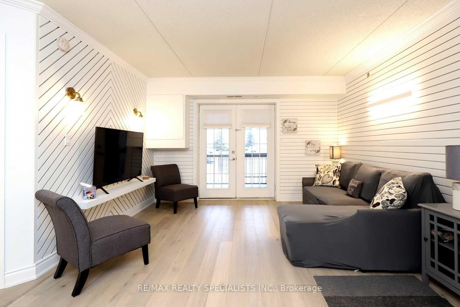 2 Bedrooms Condo at 1470 Bishops, Oakville For sale